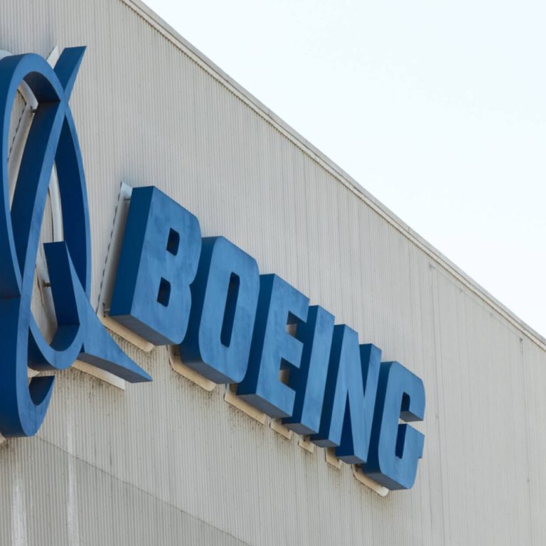 boeing_sign_at_the_renton_factory-1600×1000